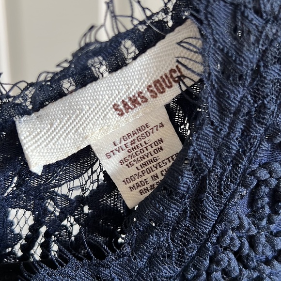 Navy sleeveless cocktail dress with lace and texturing. Size L. - Picture 8 of 11